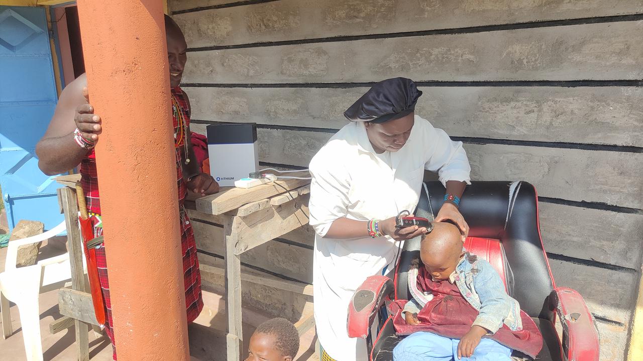 Elizabeth's kiosk and barbershop.-Elizabeth's barbershop—Children free barber day-HeroEE